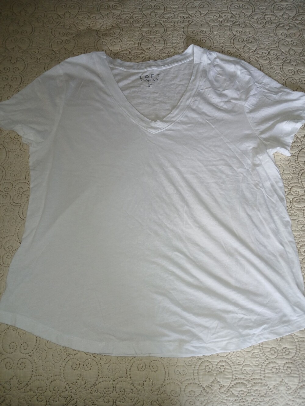 LOFT White V-Neck Short Sleeve Tee Size XL